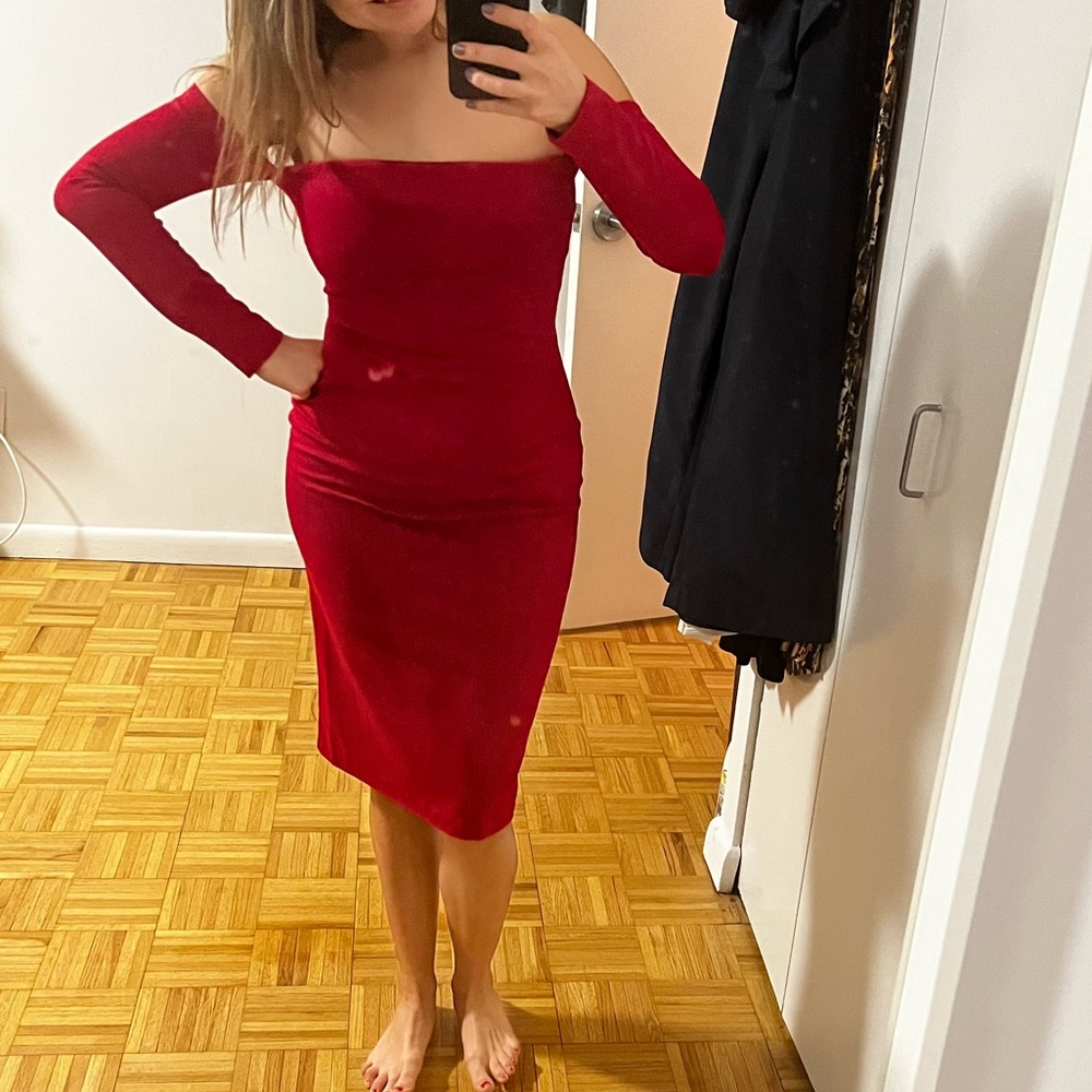 Red dress - Picture 2 of 3